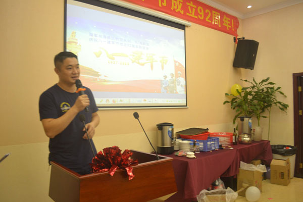 戰(zhàn)友上臺(tái)分享